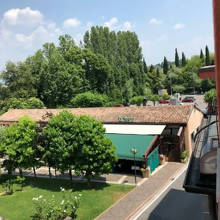 Vendégház Irides A Un Passo Dai Parchi Divertimento Lazise