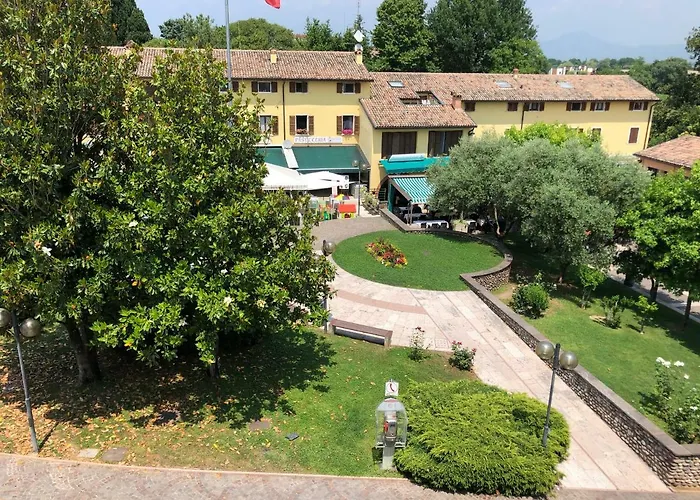 Irides A Un Passo Dai Parchi Divertimento بيت ضيافة 3*