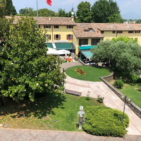 Irides A Un Passo Dai Parchi Divertimento Guest house *